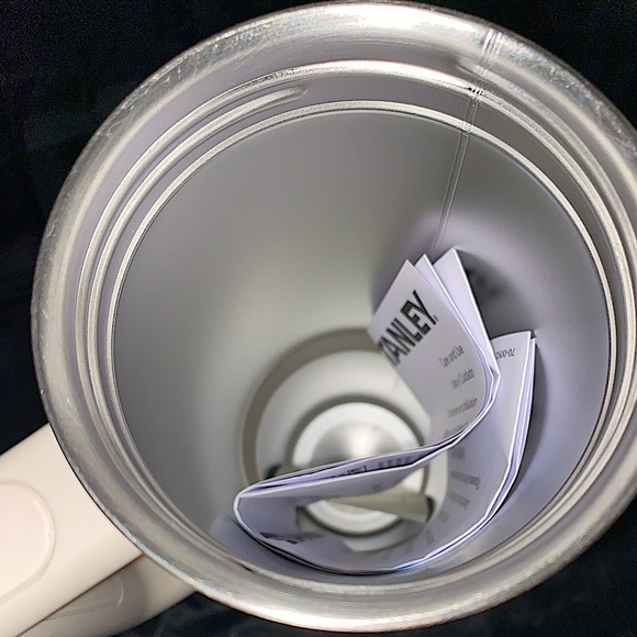 Stanley x Calia - 40oz Flowstate Quencher H2.0 Tumbler. Color: (Oat Milk) *NEW* - Picture 4 of 15